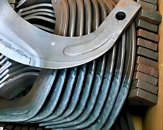 ��ѹ���߶Ѻ���ĥ��˿